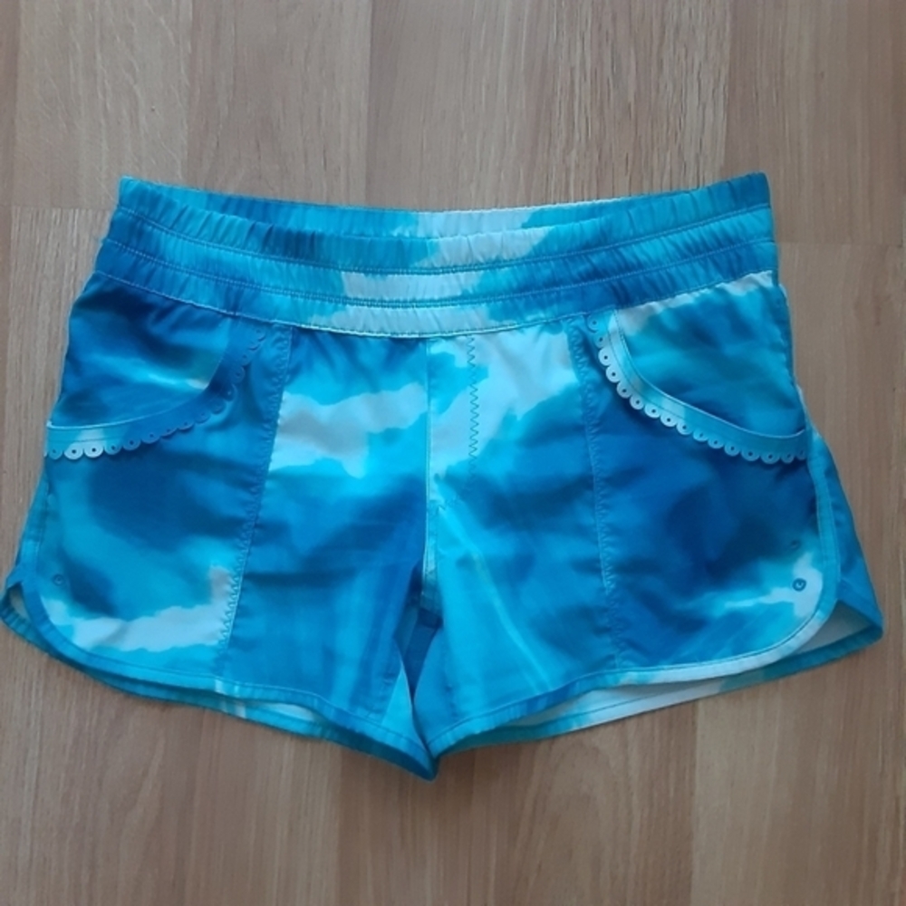 Lululemon Tie‎ Dye shorts,Teal blue/white color,size 4,fits 6,unlined